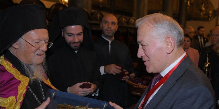 Επίσκεψη αντιπροσωπείας της ΚΕΔΕ με επικεφαλής τον πρόεδρο Λάζαρο Κυρίζογλου στο Οικουμενικό Πατριαρχείο και στο Ζωγράφειο Λύκειο Επίσκεψη αντιπροσωπείας της ΚΕΔΕ με επικεφαλής τον πρόεδρο Λάζαρο Κυρίζογλου στο Οικουμενικό Πατριαρχείο και στο Ζωγράφειο Λύκειο