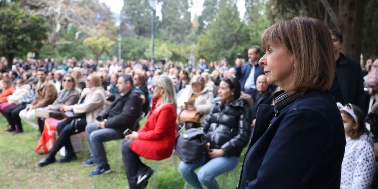 Πλήθος κόσμου στη χριστουγεννιάτικη εκδήλωση στον κήπο του Προεδρικού Μεγάρου