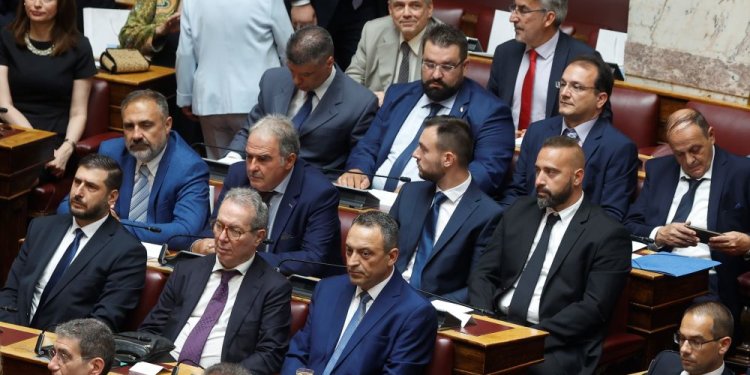 Κατατέθηκε η τροπολογία για την αναστολή της χρηματοδότησης στους Σπαρτιάτες – Δικαιωμένοι δηλώνουν στο ΠΑΣΟΚ