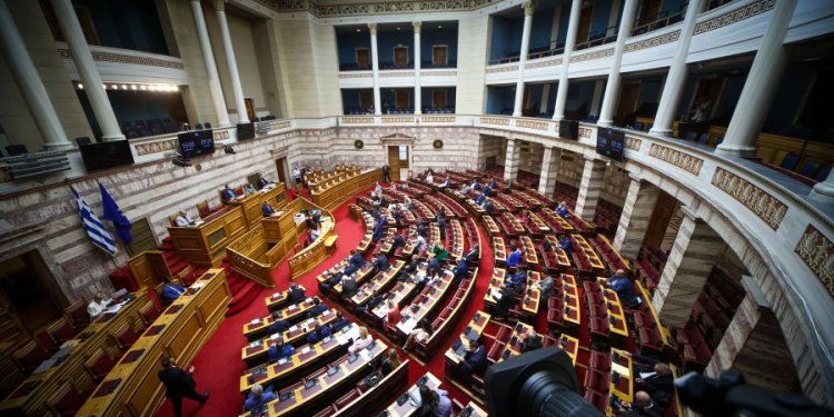 Live η συζήτηση για τον προϋπολογισμό 2025 – FANTOMAS.GR
