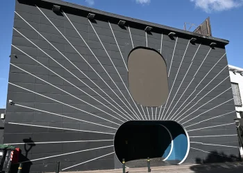 “Της διαπλοκής το κάγκελο;” – Ανοίγει ξανά το κλαμπ της Βουλιαγμένης όπου μέθυσαν μαθητές – «Αδιανόητη απόφαση» λέει ο Χάρης Δούκας