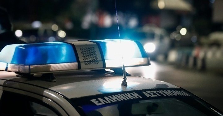 Ένας ημεδαπός άνδρας συνελήφθη στην Πάτρα, σε βάρος του οποίου σχηματίσθηκε κακουργηματικού χαρακτήρα δικογραφία, για βιασμό και προσβολή γενετήσιας αξιοπρέπειας ανήλικης.