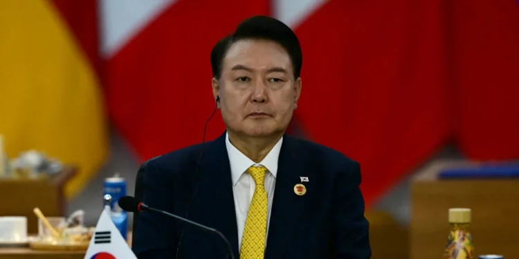 Νότια Κορέα: Ο πρόεδρος κήρυξε στρατιωτικό νόμο για να «απομακρυνθούν οι φιλοβορειοκορεατικές δυνάμεις» από τη χώρα