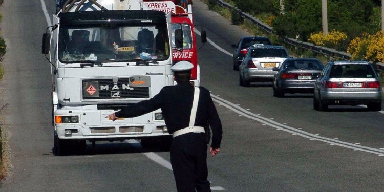 Αυξημένα μέτρα Τροχαίας για την 25η Μαρτίου – Σε επιφυλακή η ΕΛ.ΑΣ. σε όλη τη χώρα