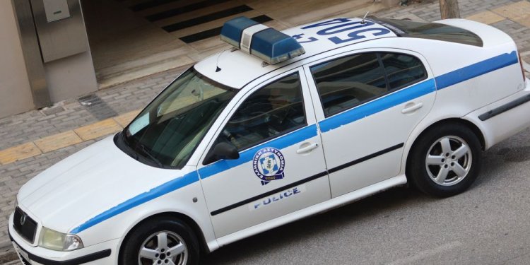 Ανήλικες επιτέθηκαν σε συνομήλικες τους – Συνελήφθησαν και οι γονείς Ανήλικες επιτέθηκαν σε συνομήλικες τους – Συνελήφθησαν και οι γονείς