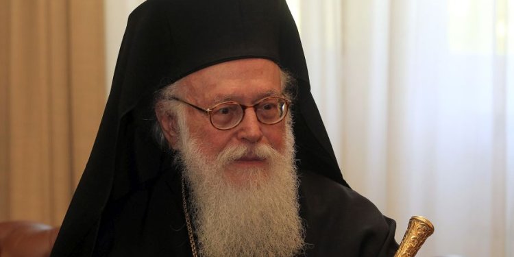 Εκτάκτως στην Αθήνα ο Αρχιεπίσκοπος Αναστάσιος με αεροσκάφος της Πολεμικής Αεροπορίας
