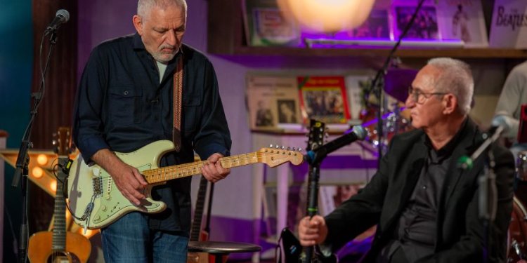 «Του δρόμου η χαρά»: Ο Νίκος Πορτοκάλογλου στο Μέγαρο Μουσικής Αθηνών «Του δρόμου η χαρά»: Ο Νίκος Πορτοκάλογλου στο Μέγαρο Μουσικής Αθηνών