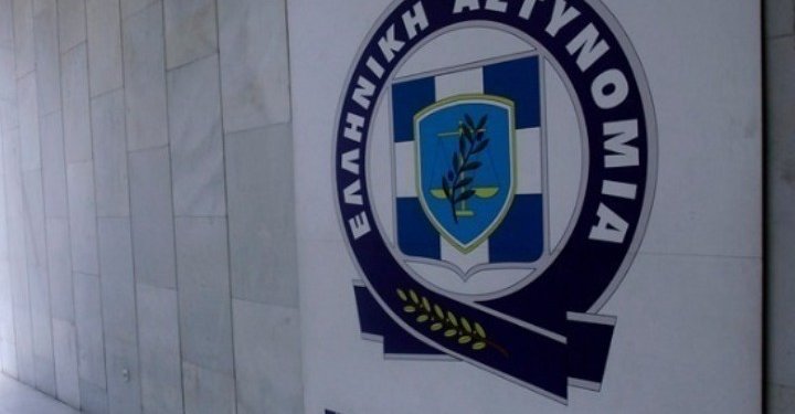 Έφοδος της ΕΛΑΣ στο Γ’ Τελωνείο Πειραιά με παραγγελία της Ευρωπαϊκής εισαγγελίας – Οκτώ συλλήψεις – Κατασχέθηκαν 4,5 εκατ. ευρώ Έφοδος της ΕΛΑΣ στο Γ’ Τελωνείο Πειραιά με παραγγελία της Ευρωπαϊκής εισαγγελίας – Οκτώ συλλήψεις – Κατασχέθηκαν 4,5 εκατ. ευρώ