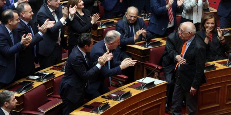Ο Ν. Κακλαμάνης νέος πρόεδρος της Βουλής με 247 ψήφους – FANTOMAS.GR