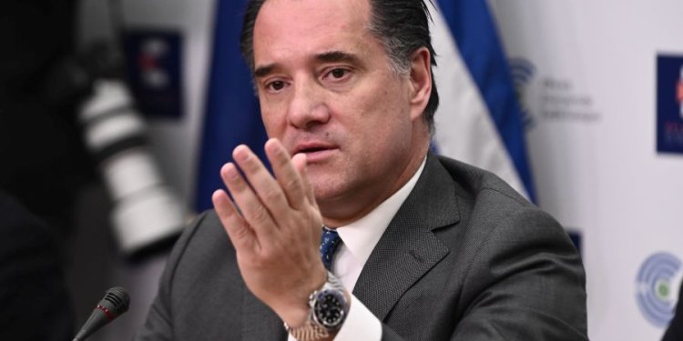Στον εισαγγελέα αναμένεται να οδηγηθεί σήμερα ένας 52χρονος άνδρας , ο οποίος απειλούσε διαδικτυακά τον υπουργό Υγείας, Άδωνι Γεωργιάδη με αναρτήσεις στα social media η οποίες είχαν  απειλητικό και υβριστικό περιεχόμενο και με τις οποίες  υποκινούσαν και άλλους χρήστες σε βία και εγκληματικές πράξεις .
