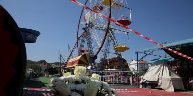 Σε δίμηνη αργία ο δήμαρχος Κασσάνδρας για το δυστύχημα σε λούνα παρκ με θύμα 19χρονο