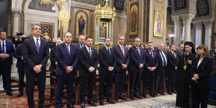 Παρούσα η πολιτική και πολιτειακή ηγεσία στη δοξολογία για το νέο έτος – FANTOMAS.GR Παρούσα η πολιτική και πολιτειακή ηγεσία στη δοξολογία για το νέο έτος – FANTOMAS.GR