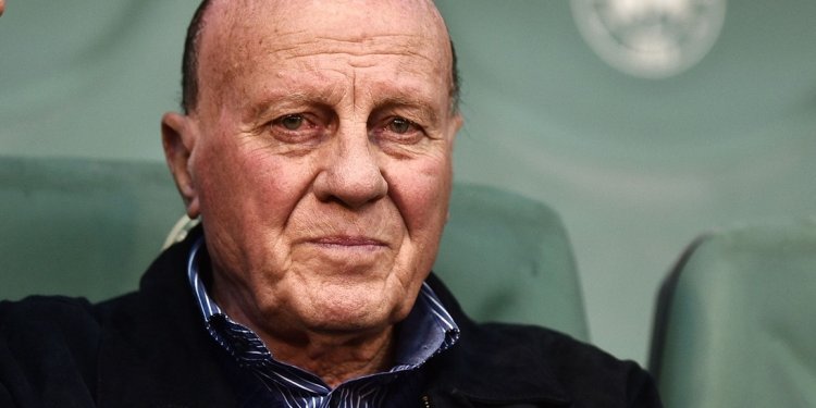 Αγωνία όλων των Ελλήνων φιλάθλων για τον θρυλικό «Στρατηγό» του ελληνικού ποδοσφαίρου Αγωνία όλων των Ελλήνων φιλάθλων για τον θρυλικό «Στρατηγό» του ελληνικού ποδοσφαίρου