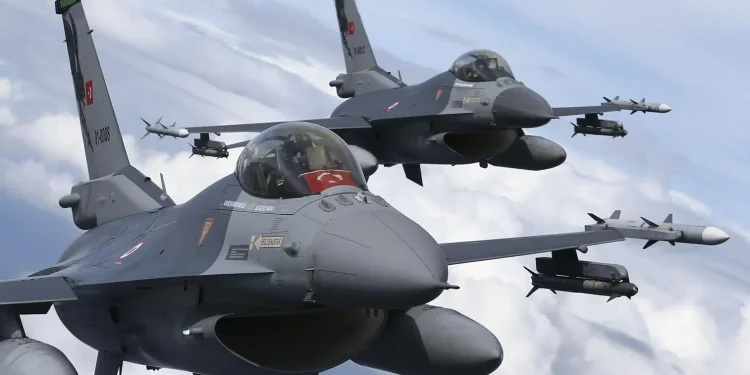 Τουρκικές προκλήσεις στο Αιγαίο: F-16 παραβίασαν τον ελληνικό εναέριο χώρο