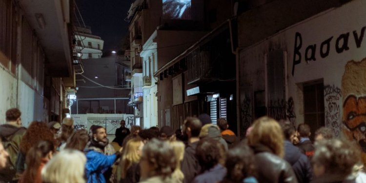 Το Silent Night επιστρέφει για τρεις βραδιές στην οδό Βατσαξή Το Silent Night επιστρέφει για τρεις βραδιές στην οδό Βατσαξή