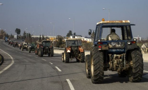 Χωρίς να εμποδίζουν την κυκλοφορία παραμένουν τα τρακτέρ σε Πέλλα και Κιλκίς