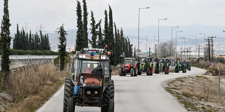 Στήνονται τα πρώτα μπλόκα των αγροτών – Τα αιτήματά τους