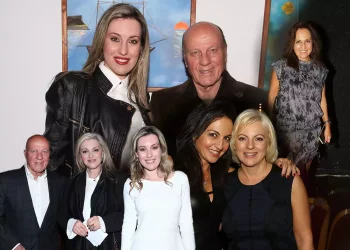 Το «ευχαριστώ» της οικογένειας του Μίμη Δομάζου στους θεράποντες ιατρούς και στον κόσμο για την συμπαράσταση