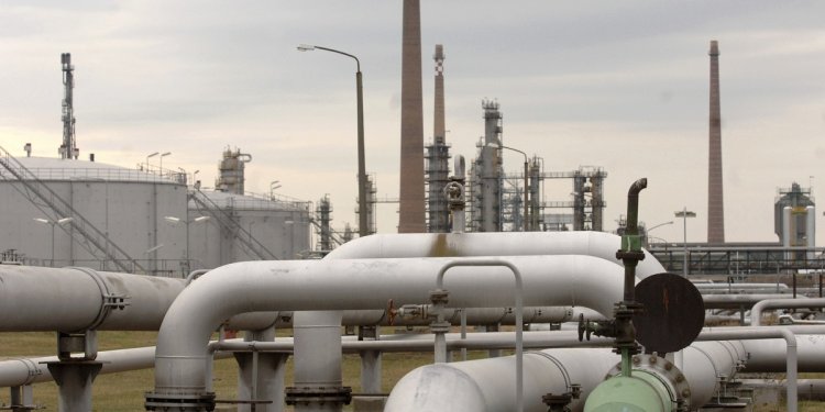 Ουγγαρία: Στρέφεται σε περιφερειακούς συμμάχους της για να μειώσει τις επιπτώσεις από τις νέες κυρώσεις στο ρωσικό πετρέλαιο