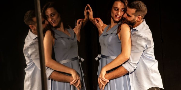 “Forget me Not”: Η Μυρτώ Γκόνη και ο Κωνσταντίνος Μπιμπής στο Θέατρο Αλάμπρα