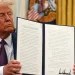 Ο Ντόναλντ Τραμπ επιβάλει δασμούς 25%  και “τελειώνει” οικονομικά το Μεξικό