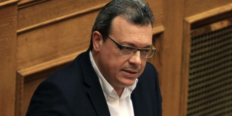 O ΦΑΜΕΛΛΟΣ ΒΓΑΙΝΕΙ ΣΤΟ …ΒΟΥΝΟ ΕΝΑΝΤΙΟΝ ΤΣΙΠΡΑ O ΦΑΜΕΛΛΟΣ ΒΓΑΙΝΕΙ ΣΤΟ …ΒΟΥΝΟ ΕΝΑΝΤΙΟΝ ΤΣΙΠΡΑ