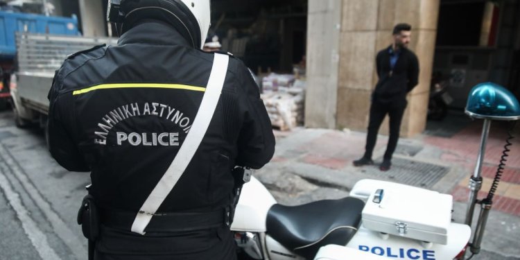 Κάθειρξη μέχρι 9 χρόνια σε αστυνομικούς για παράνομες ανασκαφές, εικονικές θεωρήσεις διαβατηρίων και λαθρεμπόριο καπνού