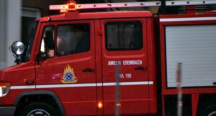 Φωτιά σε εγκαταλελειμμένο κτήριο στο Κουκάκι