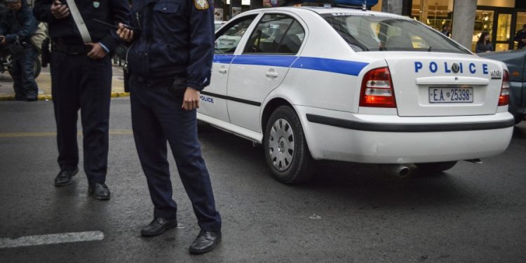 Συνελήφθη αστυνομικός που οδηγούσε κλεμμένο αυτοκίνητο Συνελήφθη αστυνομικός που οδηγούσε κλεμμένο αυτοκίνητο