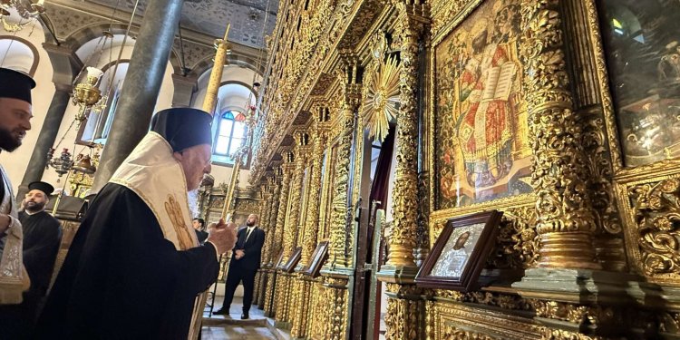 Τρισάγιο από τον Πατριάρχη Βαρθολομαίο για τα θύματα των Τεμπών