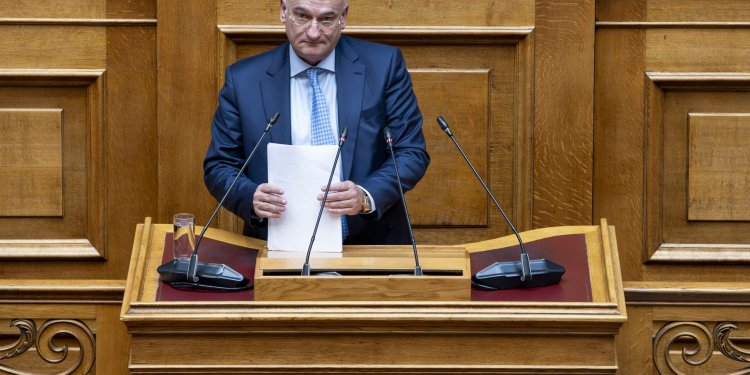 Α.Βορυλλας – Συνομιλίες Trump – Putin για την Ουκρανία: «Όταν τα βουβάλια δεν μαλώνουν και πάλι τα βατράχια κινδυνεύουν»