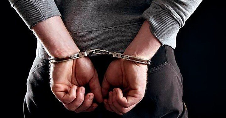 Σύλληψη 45χρονου για εμπρησμό ασθενοφόρου, φθορές, κλοπή και παραβάσεις της νομοθεσίας περί ναρκωτικών