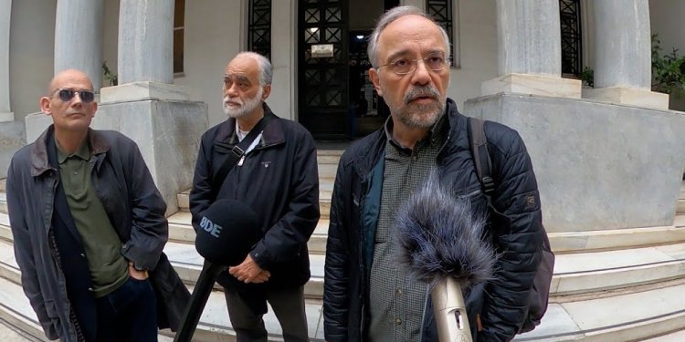 Κινητοποίηση Διαμαρτυρίας Ελλήνων Δημοσιογράφων για την άρνηση διαπίστευσης του Ρώσου ανταποκριτή κ. Γεννάδιο Μέλνικ Κινητοποίηση Διαμαρτυρίας Ελλήνων Δημοσιογράφων για την άρνηση διαπίστευσης του Ρώσου ανταποκριτή κ. Γεννάδιο Μέλνικ