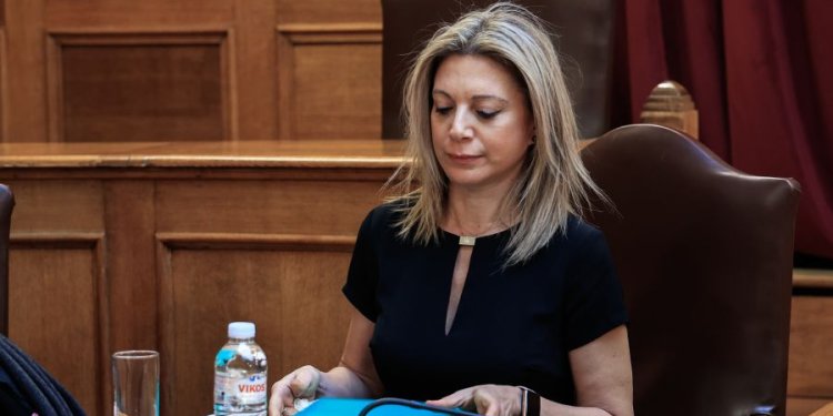 Πληροφορίες ότι ταυτοποιήθηκε ο πρώην δικαστικός που μετέφερε πληροφορίες για κίνδυνο ζωής της Καρυστιανού και του γιου της