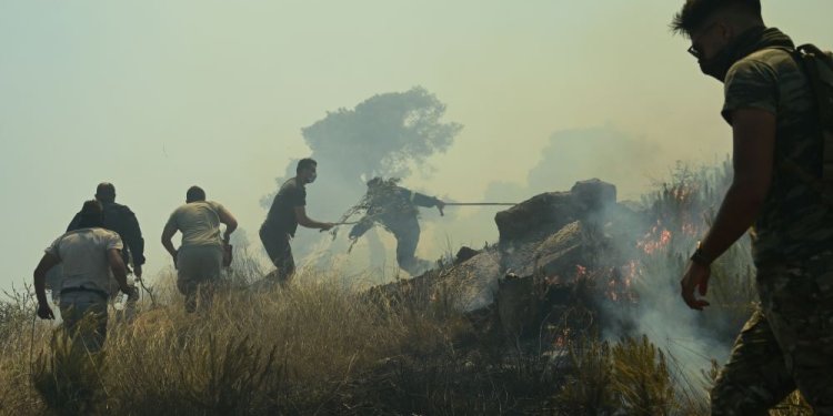 Πυρκαγιές: Σε εξέλιξη σε Άρτα και Νέα Απολλωνία Θεσσαλονίκης, οριοθετήθηκε στον Λαγκαδά
