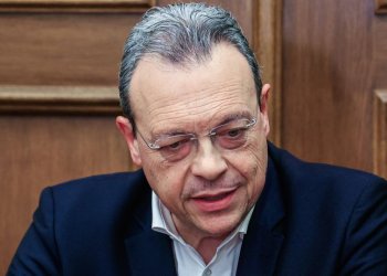 Η παραίτηση Δοξιάδη επιβεβαιώνει ότι ο ανασχηματισμός δεν σώζει τον κ. Μητσποτάκη από τη φθορά και την τελική πτώση