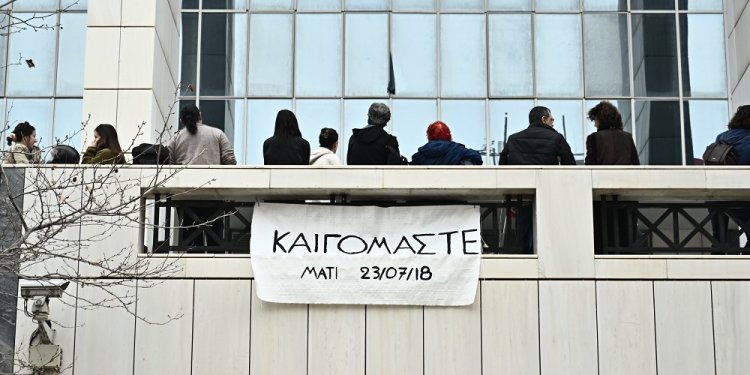 Ένταση στη δίκη για το Μάτι – Χειροκροτήματα αλλά και αντιδράσεις κατά την αγόρευση της εισαγγελέως