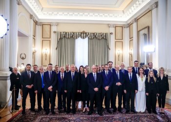 Ο Π.Αποστολου σχολιάζει τον ανασχηματισμο