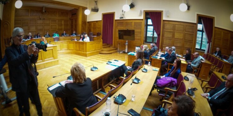 Τη Δευτέρα καλείται ο Χρ. Τριαντόπουλος – Αποχώρησε η αντιπολίτευση από την ψηφοφορία – FANTOMAS.GR