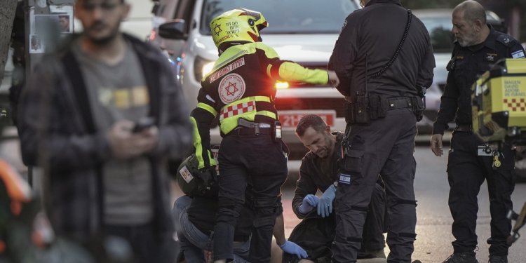 Επίθεση με μαχαίρι στη Χάιφα: Έξι τραυματίες, εξουδετερώθηκε ο δράστης Επίθεση με μαχαίρι στη Χάιφα: Έξι τραυματίες, εξουδετερώθηκε ο δράστης