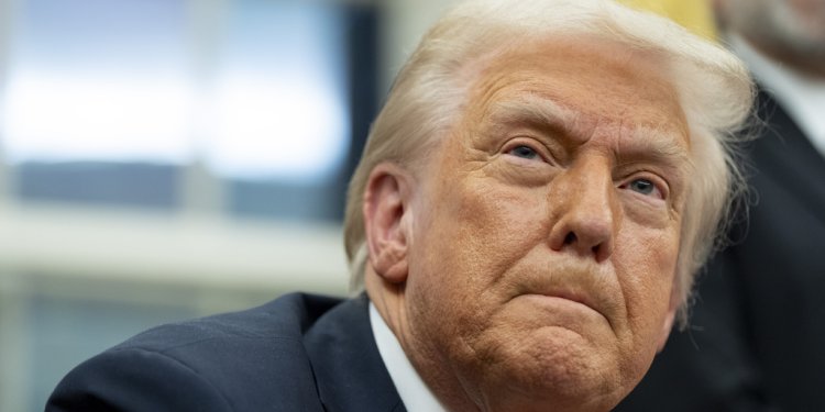 Ο Τραμπ υποχρεώθηκε να αποσύρει την επιλογή του για την ηγεσία της βασικότερης υγειονομικής υπηρεσίας Ο Τραμπ υποχρεώθηκε να αποσύρει την επιλογή του για την ηγεσία της βασικότερης υγειονομικής υπηρεσίας