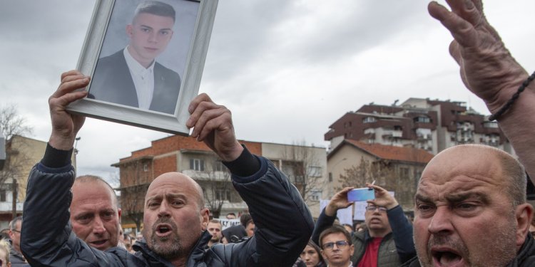 Bόρεια Μακεδονία: Σοβαρά επεισόδια σε συγκεντρώσεις για την τραγωδία με τους 59 νεκρούς Bόρεια Μακεδονία: Σοβαρά επεισόδια σε συγκεντρώσεις για την τραγωδία με τους 59 νεκρούς