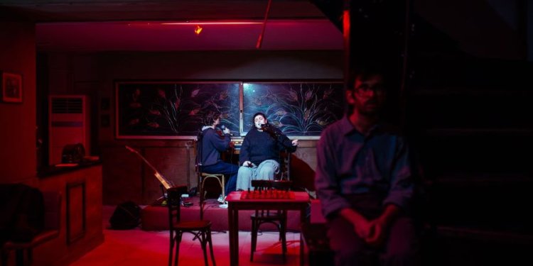 «Ο Βράχος»: Παράταση για την παράσταση της Ηλέκτρας Ελληνικιώτη «Ο Βράχος»: Παράταση για την παράσταση της Ηλέκτρας Ελληνικιώτη