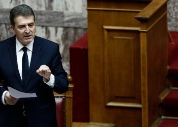 Χρυσοχοΐδης σε Κωνσταντοπούλου: Αδικείτε τους αστυνομικούς όταν τους αποκαλείτε προβοκάτορες ή παρακρατικούς