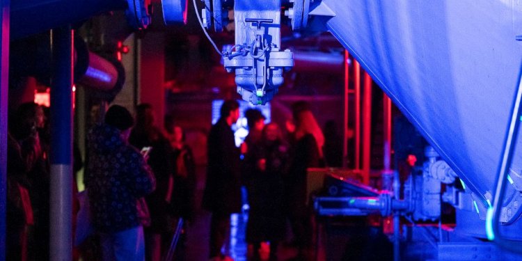 Παγκόσμια Ημέρα Ποίησης στο Υδαταέριο με την poetry performance «Radio signal transmitting from Space» Παγκόσμια Ημέρα Ποίησης στο Υδαταέριο με την poetry performance «Radio signal transmitting from Space»