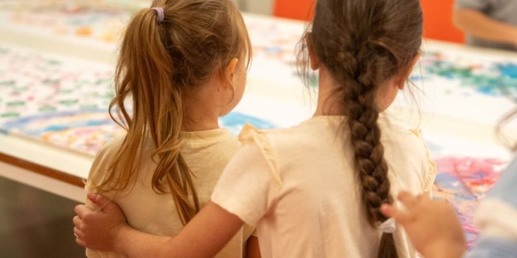 «Κορίτσια που άλλαξαν τον κόσμο»: Εκπαιδευτική δράση στην Εθνική Βιβλιοθήκη της Ελλάδος «Κορίτσια που άλλαξαν τον κόσμο»: Εκπαιδευτική δράση στην Εθνική Βιβλιοθήκη της Ελλάδος