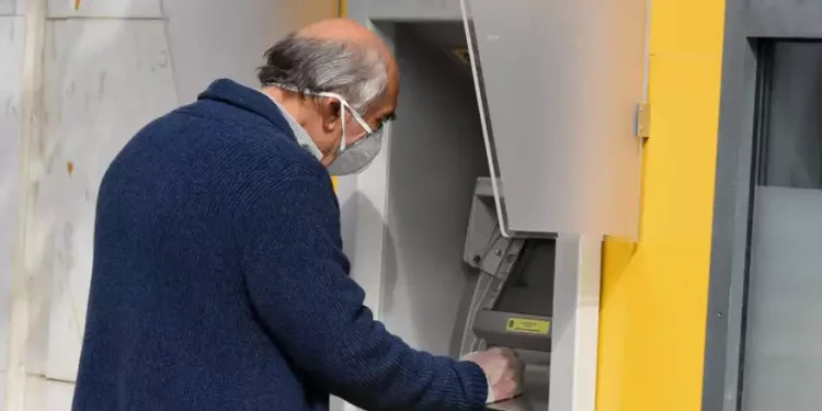 ΟΙ ΣΥΝΤΑΞΙΟΥΧΟΙ ΤΙΜΩΡΟΥΝ ΤΑ ΠΟΛΙΤΙΚΑΝΤΙΚΑ ΚΟΛΠΑ ΟΙ ΣΥΝΤΑΞΙΟΥΧΟΙ ΤΙΜΩΡΟΥΝ ΤΑ ΠΟΛΙΤΙΚΑΝΤΙΚΑ ΚΟΛΠΑ