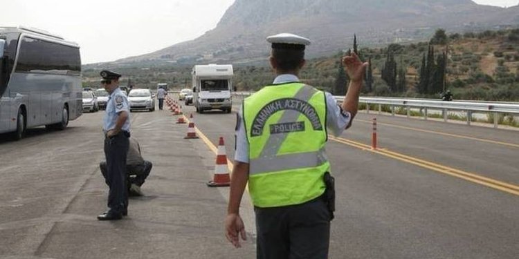 Δεκάδες συλλήψεις και εκατοντάδες τροχονομικές παραβάσεις χθες – FANTOMAS.GR