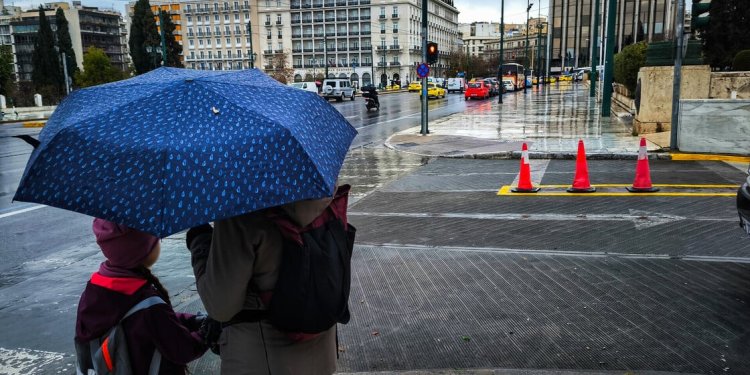 Πτώση της θερμοκρασίας, τοπικά ισχυρές βροχές και πρόσκαιρες χαλαζοπτώσεις Πτώση της θερμοκρασίας, τοπικά ισχυρές βροχές και πρόσκαιρες χαλαζοπτώσεις