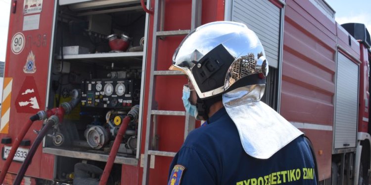 Φωτιά σε βαν σε βενζινάδικο της λεωφόρου Μαραθώνος